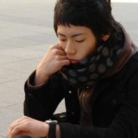 眨眼男生头像图片_WWW.WHOISQQ.COM