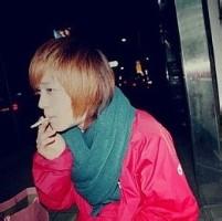 眨眼男生头像图片_WWW.WHOISQQ.COM