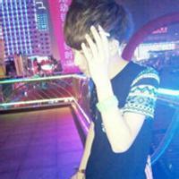 男生拥抱未来头像图片_WWW.WHOISQQ.COM