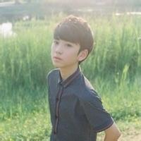 qq头像图片在草地里男生_WWW.WHOISQQ.COM