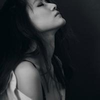 qq头像图片吸烟男生黑色_WWW.WHOISQQ.COM