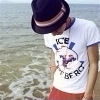 男生帽子控黑白头像图片_WWW.WHOISQQ.COM