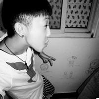 黑白伤感头像图片男生抽烟_WWW.WHOISQQ.COM