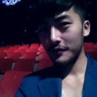 有胡子微笑的男生头像图片_WWW.WHOISQQ.COM