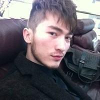 有胡子微笑的男生头像图片_WWW.WHOISQQ.COM
