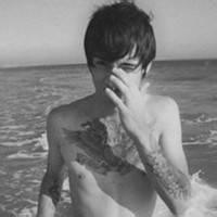 我在哭男生头像图片_WWW.WHOISQQ.COM