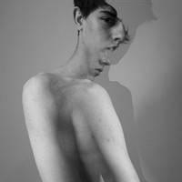 我在哭男生头像图片_WWW.WHOISQQ.COM