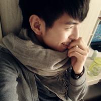 我在哭男生头像图片_WWW.WHOISQQ.COM