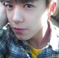 帅气韩国男生头像图片_WWW.WHOISQQ.COM