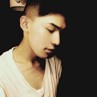 qq头像图片 男生刚睡醒_WWW.WHOISQQ.COM