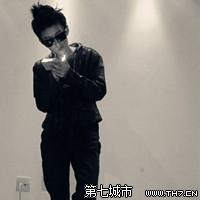 繁华大街上的男生头像图片_WWW.WHOISQQ.COM