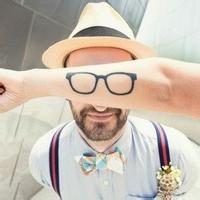繁华大街上的男生头像图片_WWW.WHOISQQ.COM