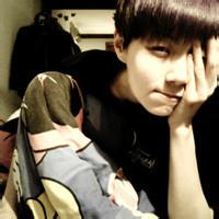 繁华大街上的男生头像图片_WWW.WHOISQQ.COM
