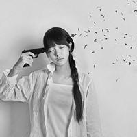 男生拿枪头像图片大图_WWW.WHOISQQ.COM