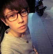 帅气靓仔男生头像图片带_WWW.WHOISQQ.COM