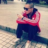夜店戴耳机的男生头像图片_WWW.WHOISQQ.COM