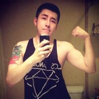 夜店戴耳机的男生头像图片_WWW.WHOISQQ.COM