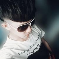 男生带眼镜帅气头像图片_WWW.WHOISQQ.COM