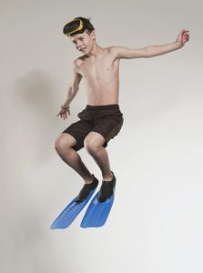 qq头像图片男生海边跳水_WWW.WHOISQQ.COM