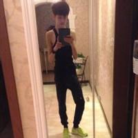 qq头发盖眼男生头像图片_WWW.WHOISQQ.COM