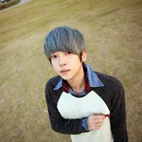 qq头发盖眼男生头像图片_WWW.WHOISQQ.COM