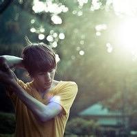 头像图片男生仰天笑_WWW.WHOISQQ.COM