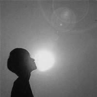 男生落寞qq头像图片_WWW.WHOISQQ.COM