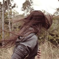 qq头像图片男生撩女生衣服_WWW.WHOISQQ.COM