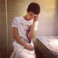 qq头像图片萌男生苹果_WWW.WHOISQQ.COM