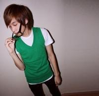 绿衣服的男生头像图片_WWW.WHOISQQ.COM