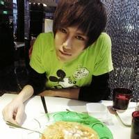 绿衣服的男生头像图片_WWW.WHOISQQ.COM