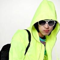 绿衣服的男生头像图片_WWW.WHOISQQ.COM