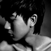 男生 灰色头像图片_WWW.WHOISQQ.COM