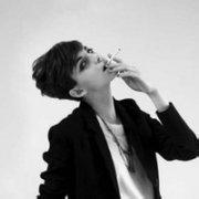 嘴里叼烟的男生头像图片_WWW.WHOISQQ.COM