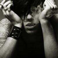 抽烟男生伤感头像图片_WWW.WHOISQQ.COM