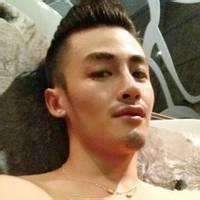 男生侧脸露锁骨头像图片_WWW.WHOISQQ.COM