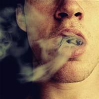 疲惫男生头像图片_WWW.WHOISQQ.COM