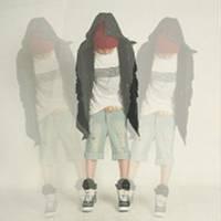 qq男生伤感抱猫头像图片_WWW.WHOISQQ.COM