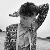 带伤的男生头像图片_WWW.WHOISQQ.COM
