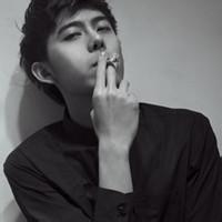 带笨蛋的男生头像图片_WWW.WHOISQQ.COM