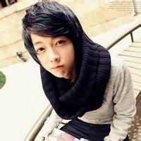 qq头像图片男生坐在台阶上_WWW.WHOISQQ.COM
