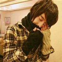 qq头像图片男生坐在台阶上_WWW.WHOISQQ.COM
