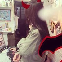 男生绑鞋带女生头像图片_WWW.WHOISQQ.COM