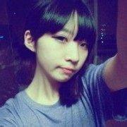 男生穿白色衣服的头像图片_WWW.WHOISQQ.COM