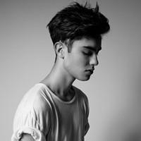 欧美男生蒙眼头像图片_WWW.WHOISQQ.COM