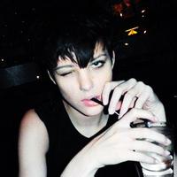 画眼线的男生头像图片_WWW.WHOISQQ.COM