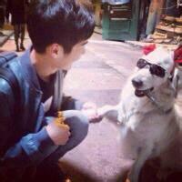 且行且珍惜男生qq头像图片_WWW.WHOISQQ.COM