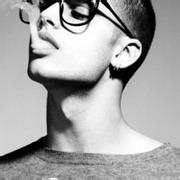 男生迷人霸气头像图片_WWW.WHOISQQ.COM