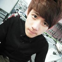 平静的男生头像图片_WWW.WHOISQQ.COM