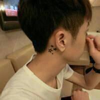 qq发光鞋男生头像图片_WWW.WHOISQQ.COM